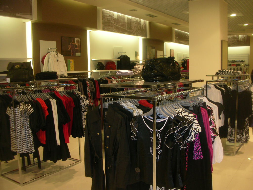 сеть фирменных магазинов женской одежды INCITY .